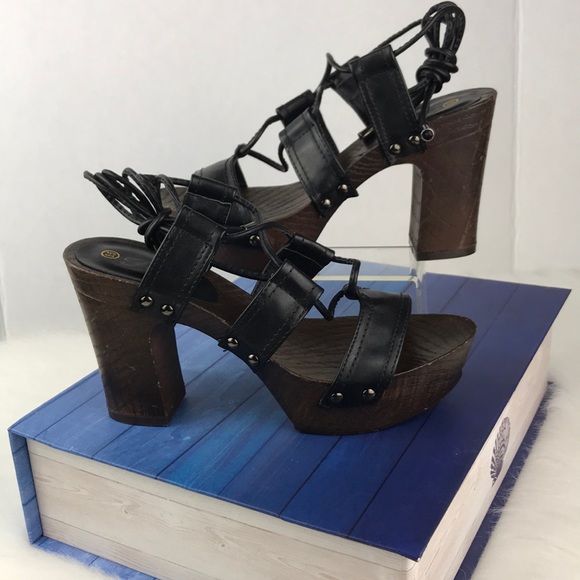 Retro Platform Heels - Picture 2 of 8